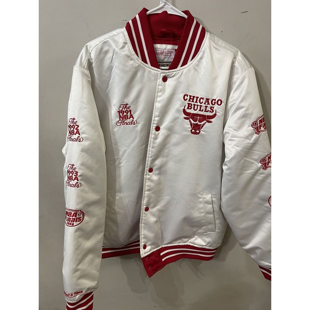 NBA S.O.U.L Cherry Bomb Jacket Chicago Bulls Red White Size L Mitchell & Ness